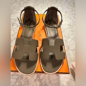 Hermes Santorini Epsom etaupe sandal
